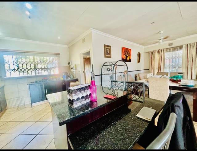 3 BEDROOM HOUSE FOR SALE IN VANDERBIJLPARK SE 2